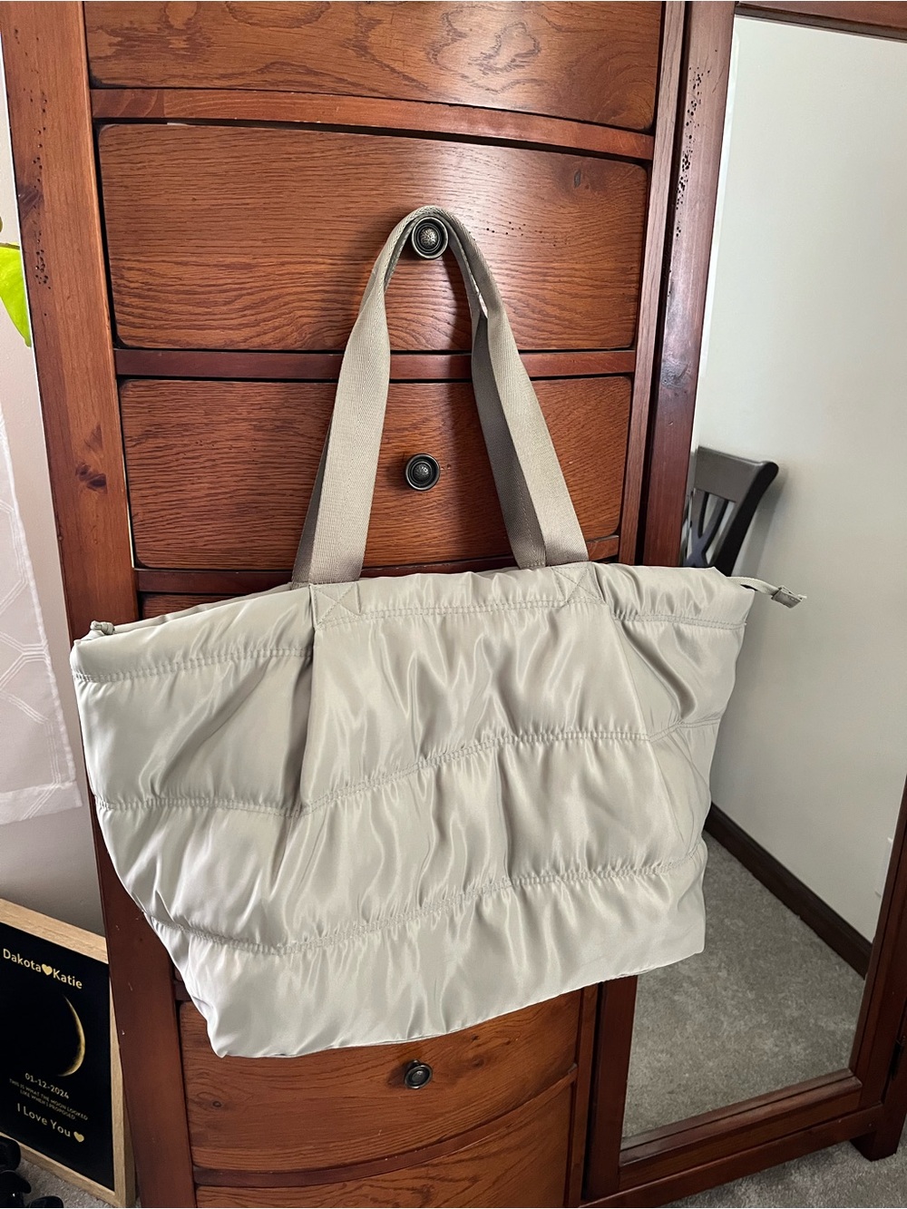 Old Navy Quilted Tote in Light Taupe